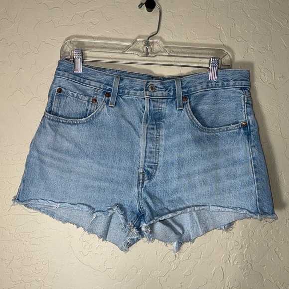 Levi’s 501 light wash button fly cut off shorts - Picture 1 of 8